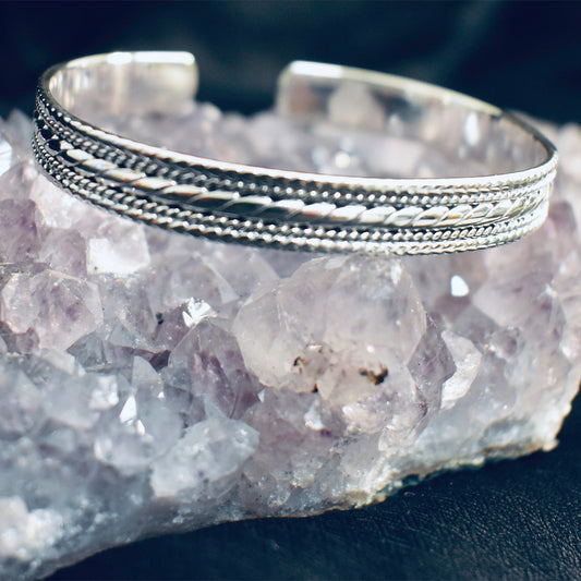 Ganesha Handicrafts, Chunky Detailed Bangle, Women's trending Chunky Detailed Bangle.