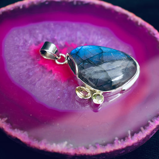 Ganesha Handicrafts, Labradorite Pendant, Womens stylish Pendant, New Model Womens Pendant, Women's New Modern trending Pendant, Fashion For Women's Pendant.