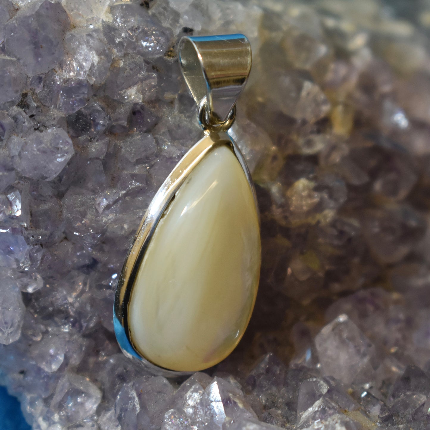 Ganesha Handicrafts, Mother of Pearl Tear Drop Pendant (925), Pearl Tear Drop Pendant, 925-Pearl Tear Drop Pendant, Women's Trending Pendant, New Model Women's Pendant, Womens Modern Pendant, Women's Stylish Pendant.