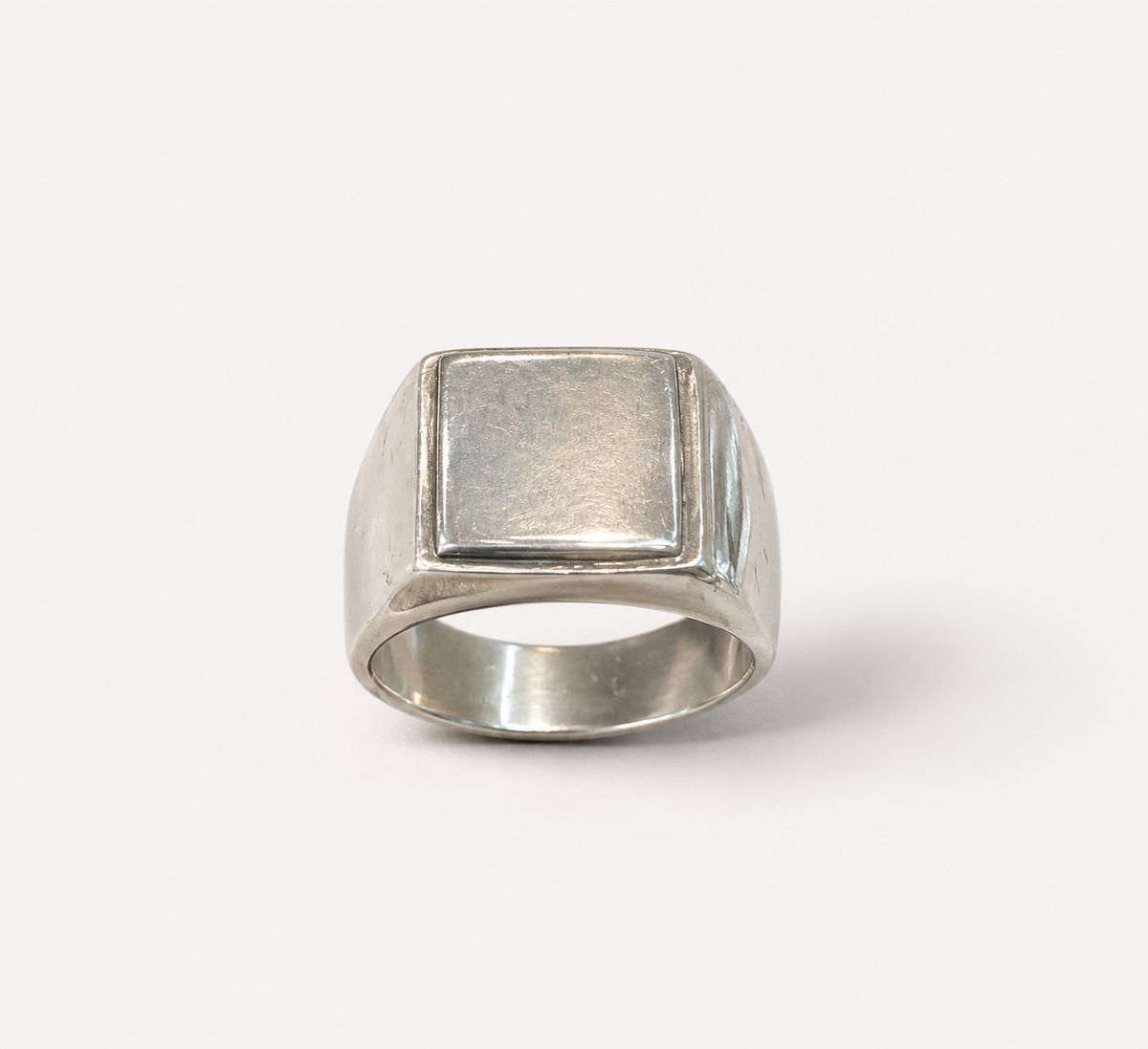 Signet ring