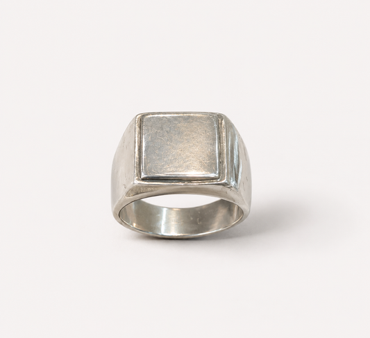 Signet ring