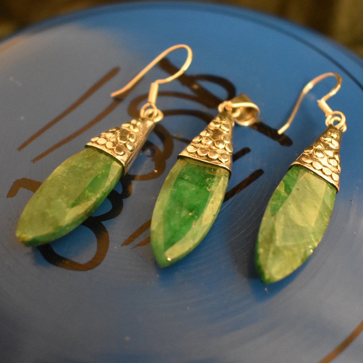 Ganesha Handicrafts, Detailed Emerald Set, Emerald Set, Womens Trending Emerald, New Trending Emerald. 