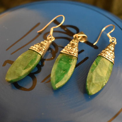 Ganesha Handicrafts, Detailed Emerald Set, Emerald Set, Womens Trending Emerald, New Trending Emerald. 