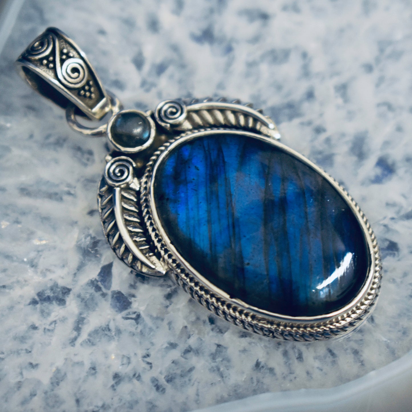 Ganesha Handicrafts, Detailed Labradorite Pendant, Womens Labradorite Pendant, New Model Pendant, Womens Trending Pendant, Womens Modern Pendant, Fashion for Women's Stylish Pendant. 