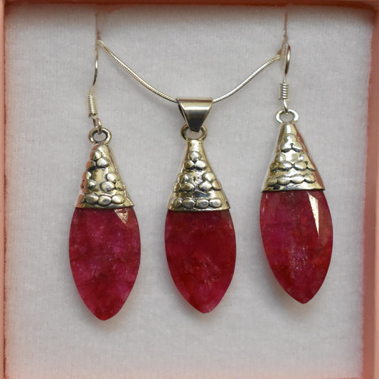 Ganesha Handicrafts, Detailed Ruby Set, Ruby Set, Women's Trending Ruby Set, New Modern Ruby Set, Women's Model Ruby Set, Women's Fashion Detailed Ruby Set. 