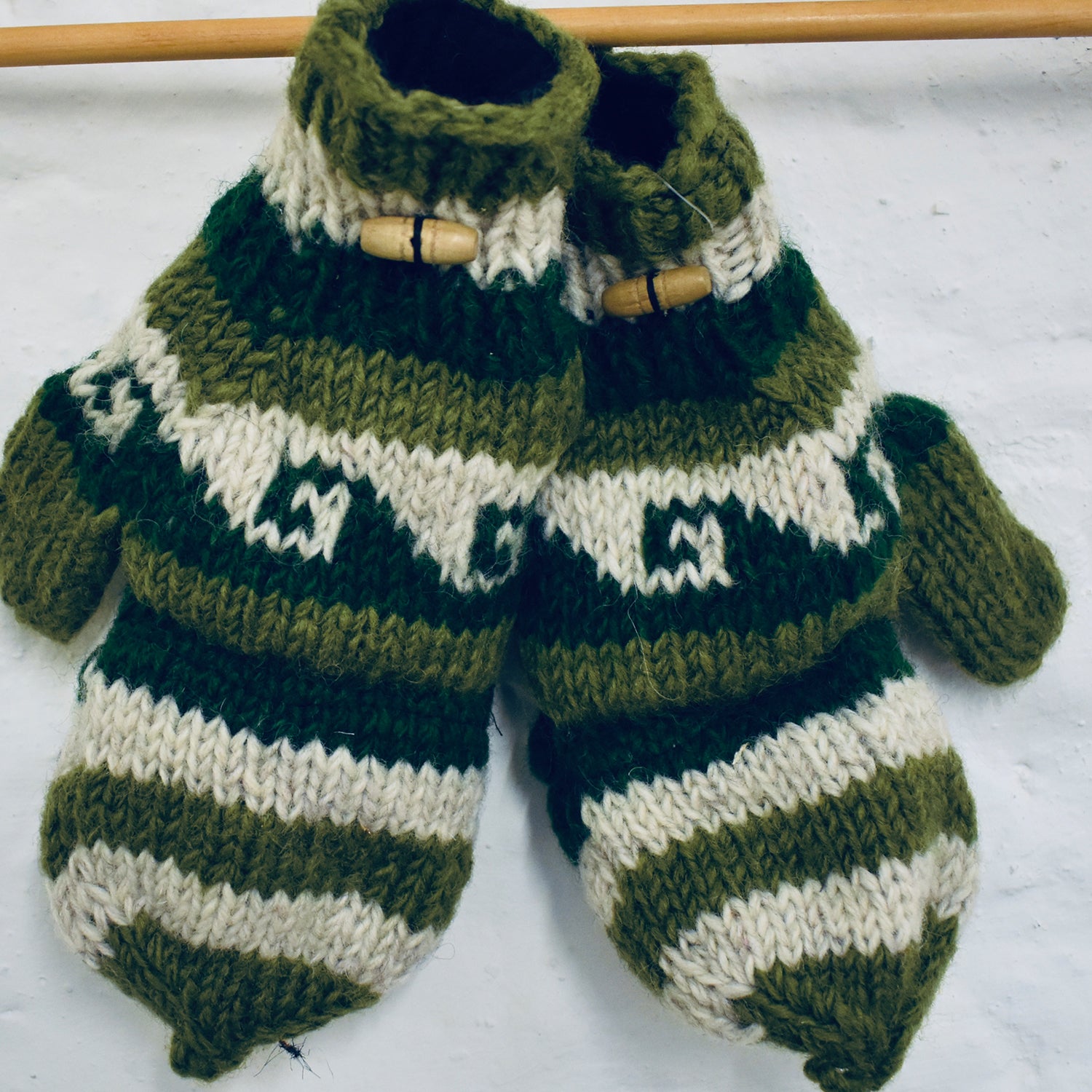 Ganesha Handicrafts Handmade Cosy Winter Gloves, Gloves, Winter Gloves, Cosy Winter Gloves, Handmade Gloves, Handmade Winter Gloves, Handmade Cosy Gloves