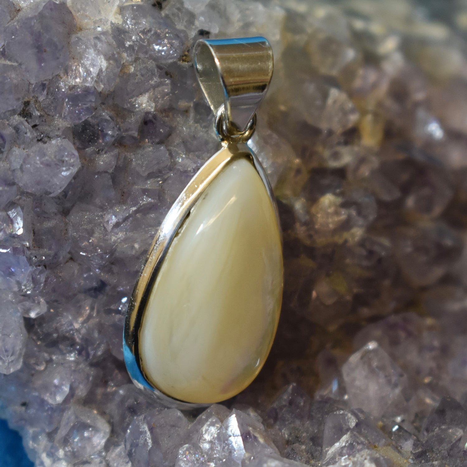 Ganesha Handicrafts, Mother of Pearl Tear Drop Pendant (925), Pearl Tear Drop Pendant, 925-Pearl Tear Drop Pendant, Women's Trending Pendant, New Model Women's Pendant, Womens Modern Pendant, Women's Stylish Pendant. 
