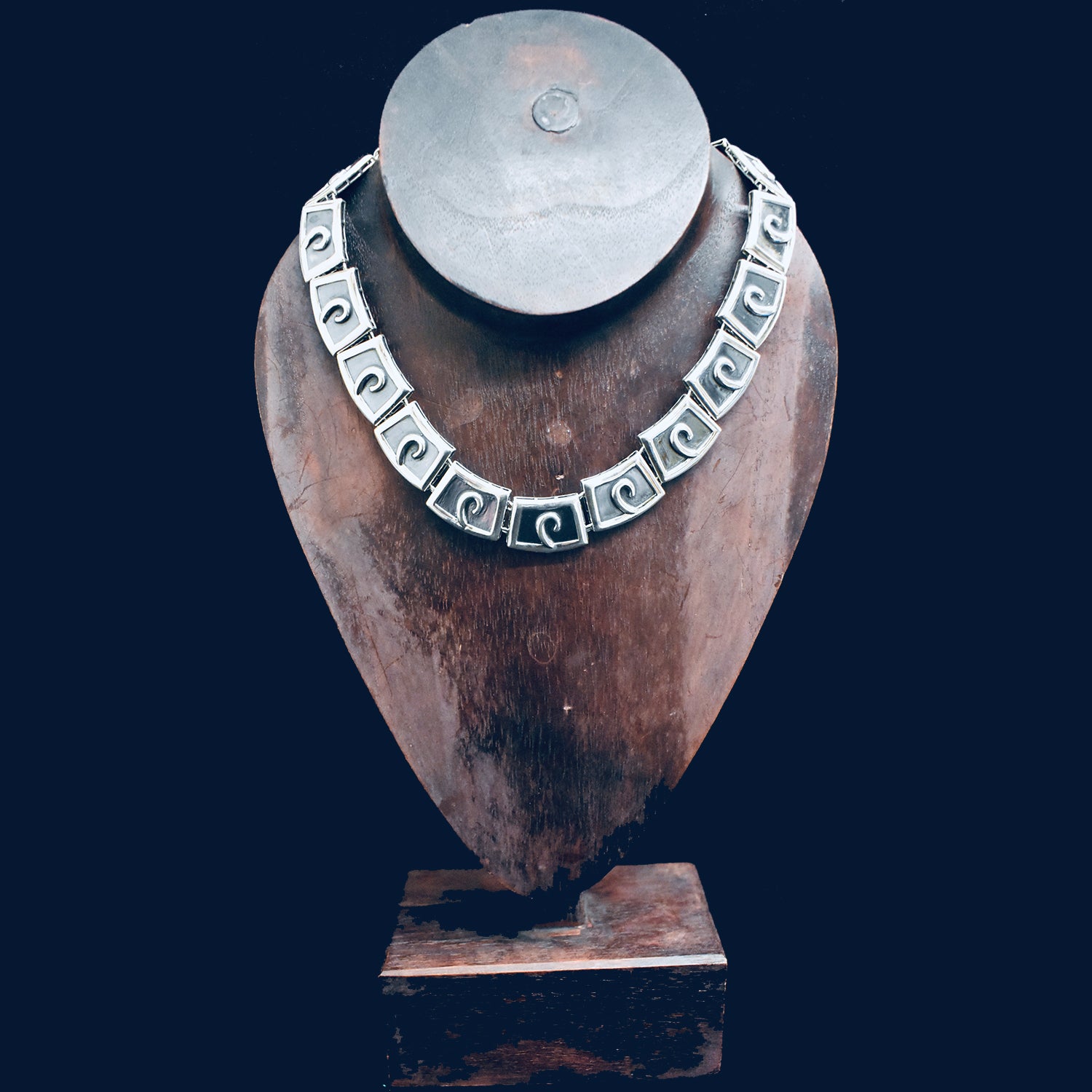 Ganesha Handicrafts, Solid Swirl Plate Necklace, Swirl Plate Necklace, Necklace, Women's Trending Necklace, New Model Womens Necklace, Women's Fashion stylish Necklace. 