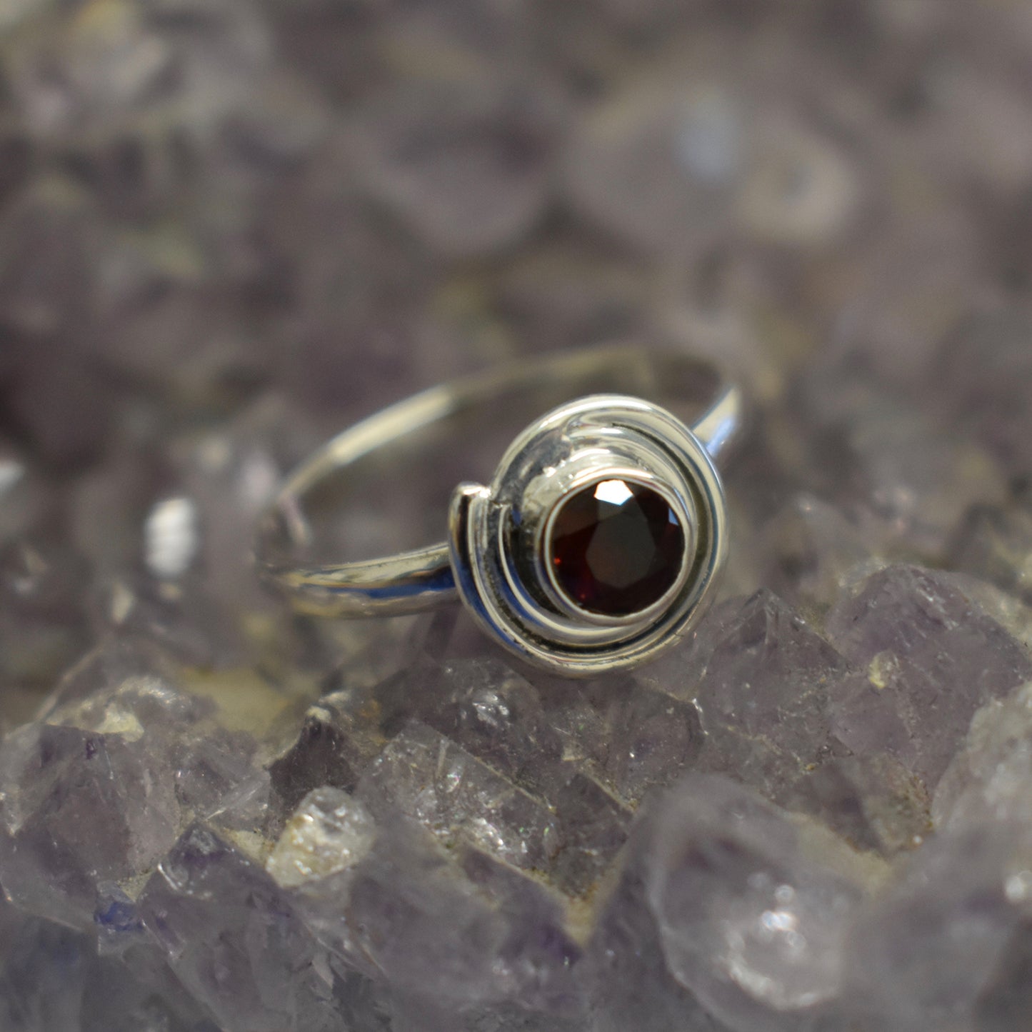 Ganesha Handicrafts, Swirl Pattern Ring, Swirl Ring, Women's Ring, Womens Trending Swirl Ring, Women's Modern Ring, Women's Traditional ring, Ruby Swirl Ring.